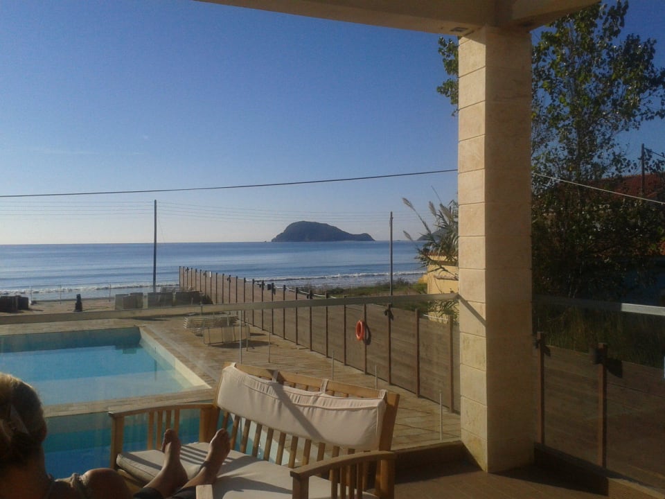 Widok z hotelu na wyspe zolwia Gardelli Resort Art Hotel