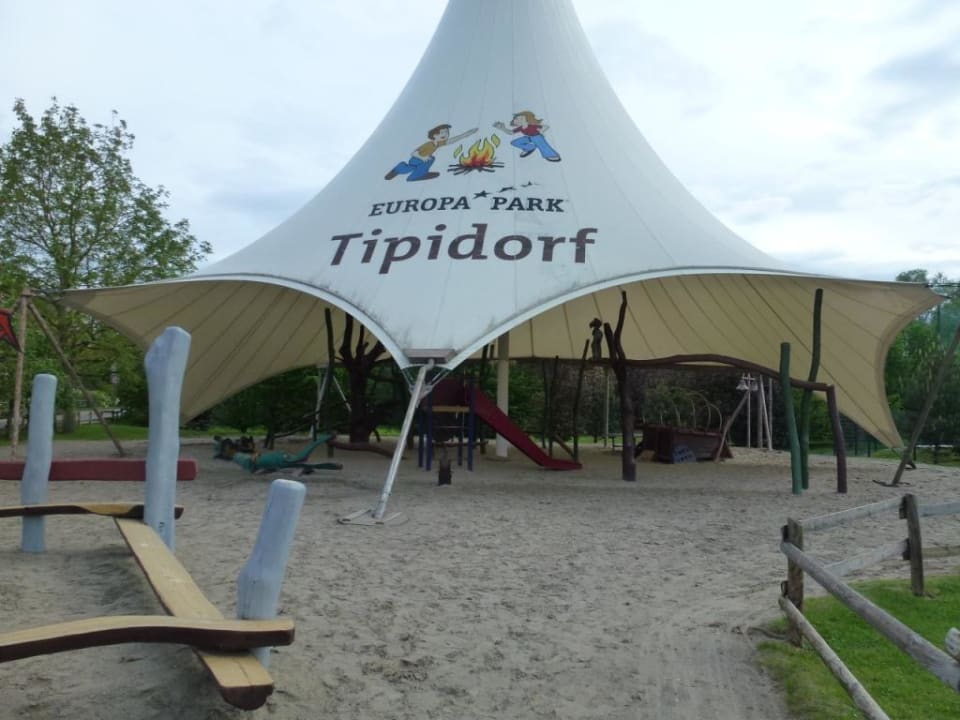Überdachter Spielplatz Tipi Town Europa-Park