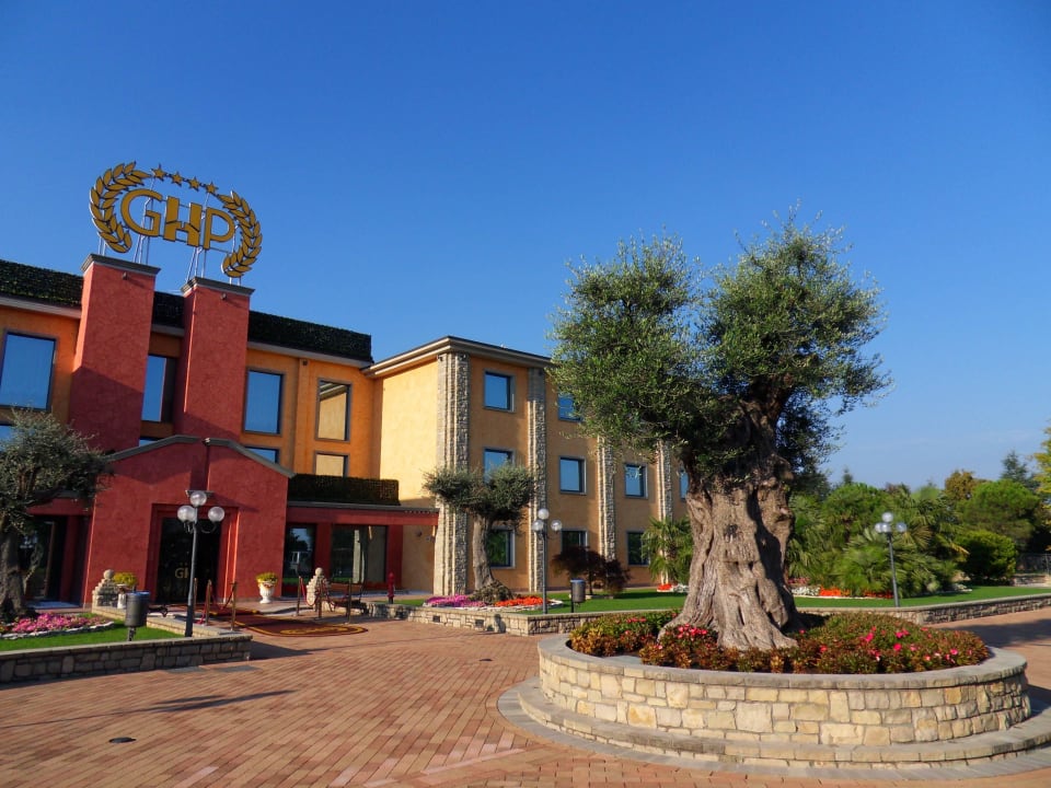 Dobry hotel ale na skraju miasta (tylko dla zmotoryzowanych) Grand Hotel Del Parco