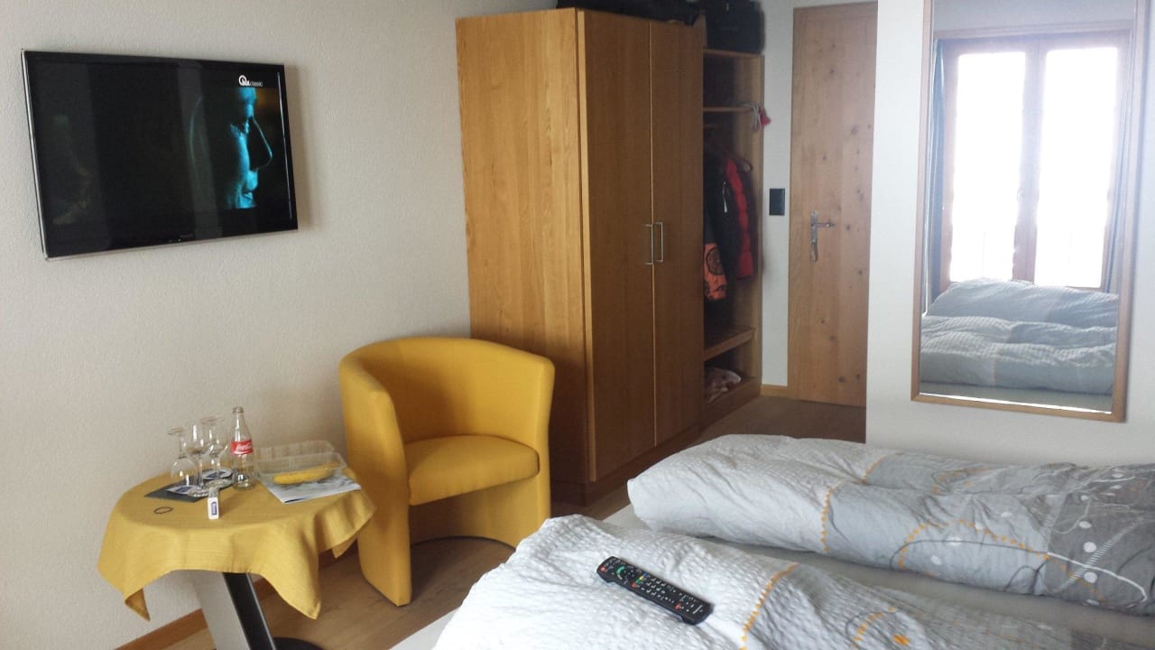 Unser DZ mit Balkon & LED-TV Hotel Minotel Madrisajoch