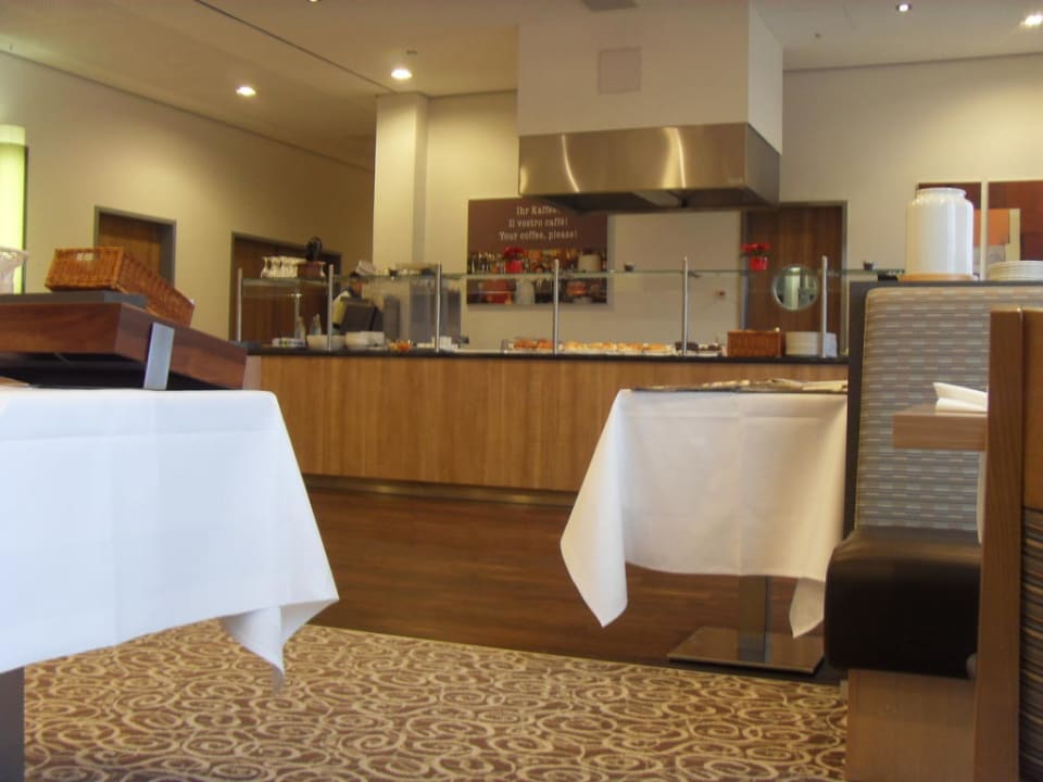 Frühstücksbuffet Holiday Inn Express Nürnberg - Schwabach