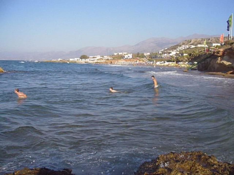 angrenzender Strand Eri Beach & Village