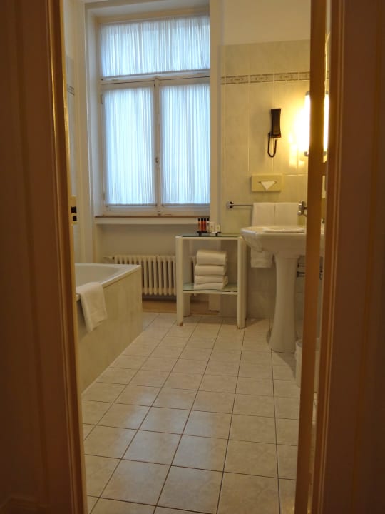 Badezimmer MIT FENSTER - Toilette leider ohne ... Hotel Le Plaza Brussels