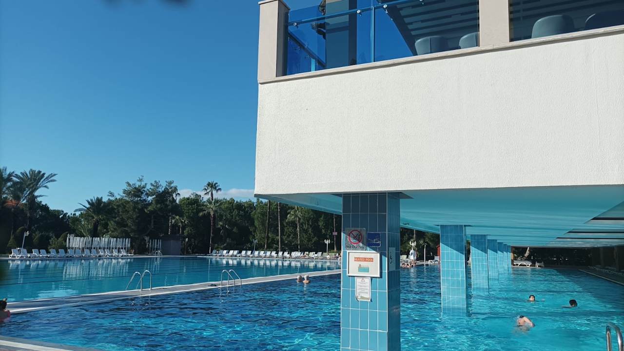 Pool Delphin BE Grand