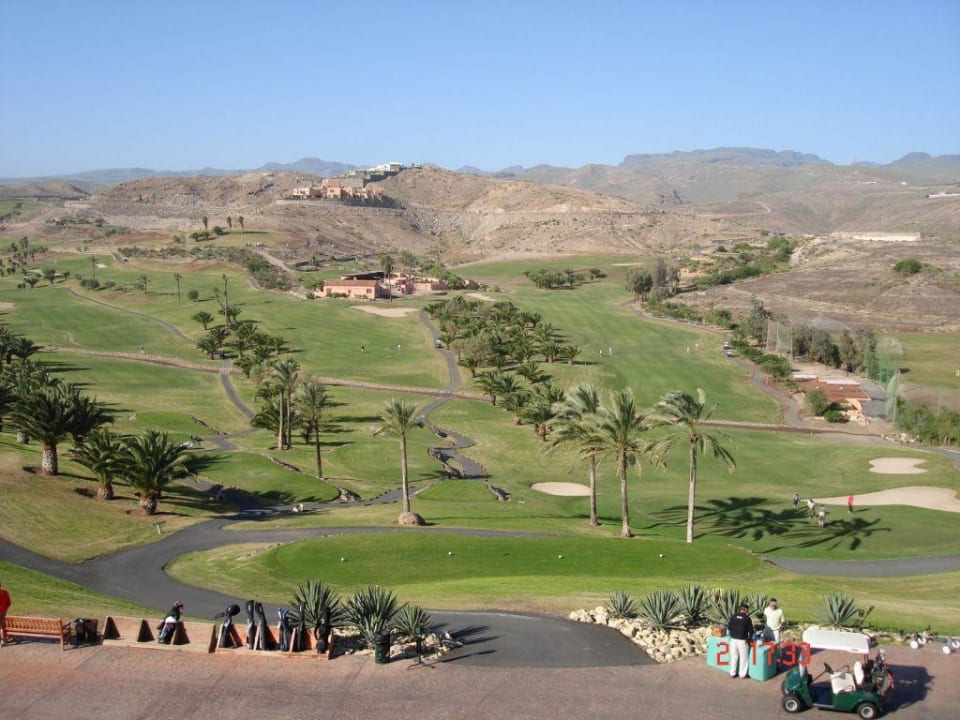 Golfplatz vor dem Hotel Salobre Hotel Resort & Serenity