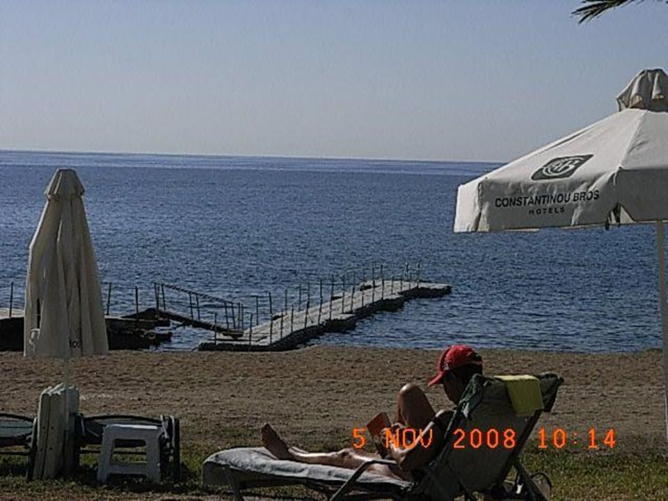 Schwimmende Brücke ins Wasser Constantinou Bros Athena Royal Beach Hotel