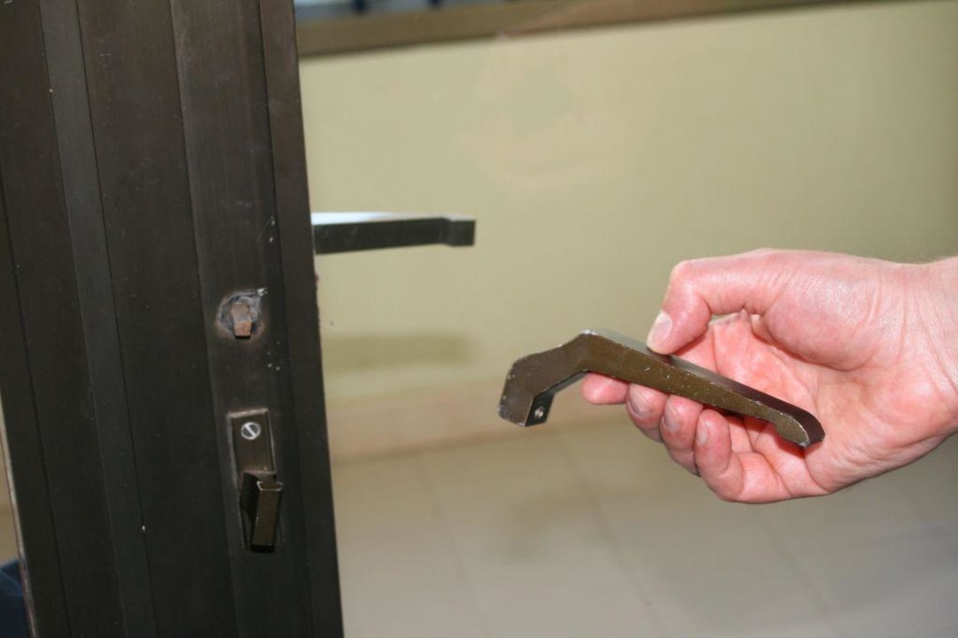 Loser verrosteter Griff von der Balkontüre Hotel Vibra Beverly Playa