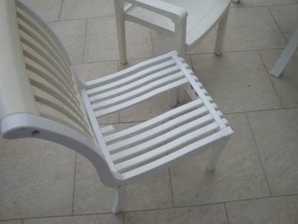 Une des chaises du bar de la piscine! Olympian Bay Grand Resort