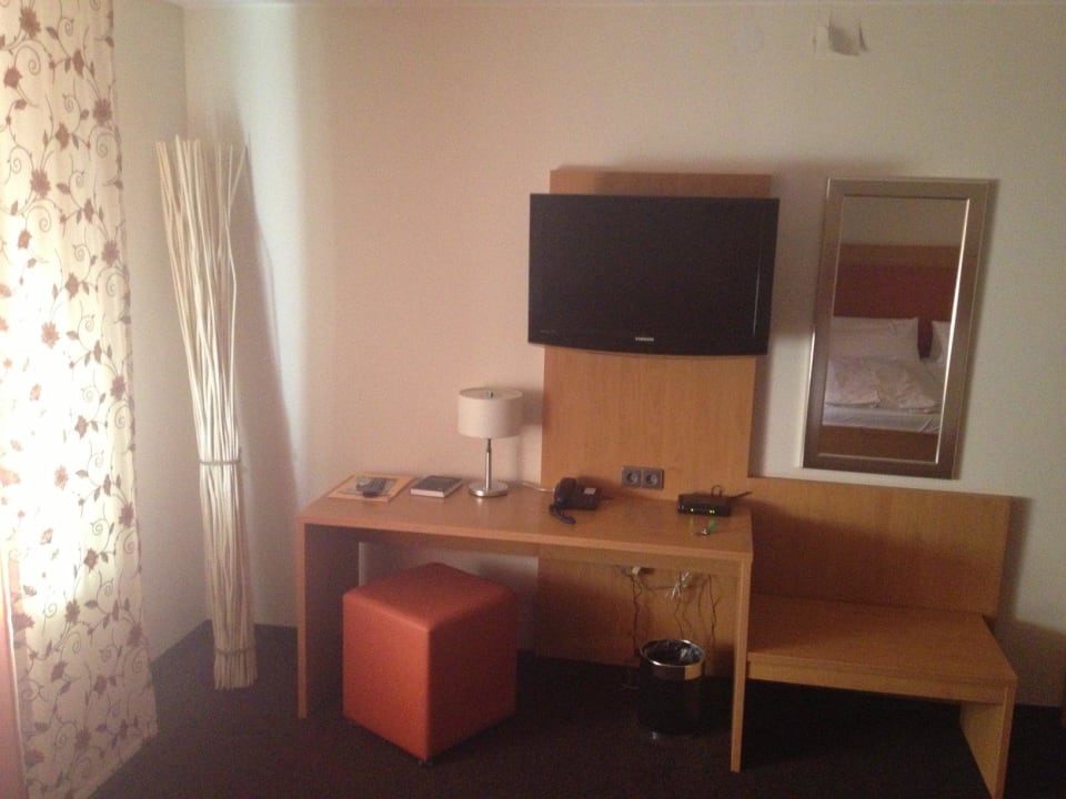 Flatscreen mit Arbeitsplatz Landgasthof zum Lamm