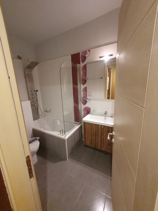 Zimmer Sovereign Beach Hotel