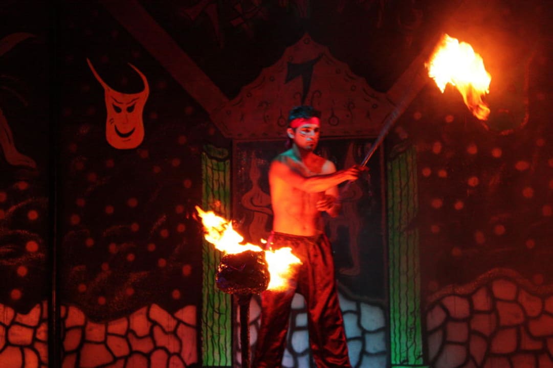 Show Club Turtas Beach Hotel