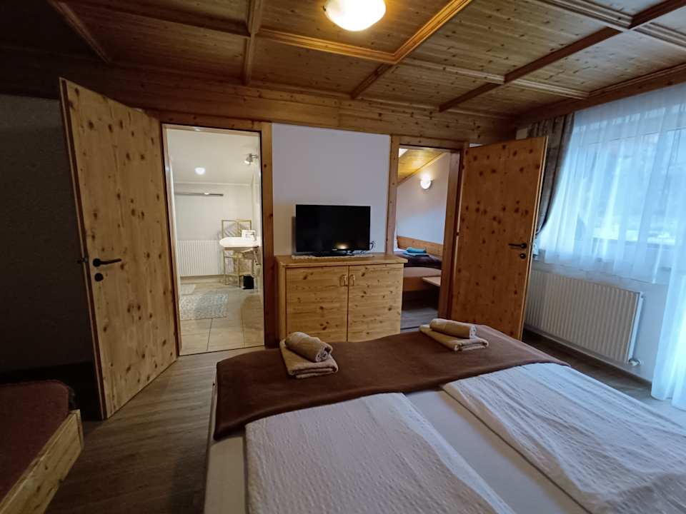 Zimmer Appartement Catrin bis 16 Personen mit Sauna und E-Ladestation