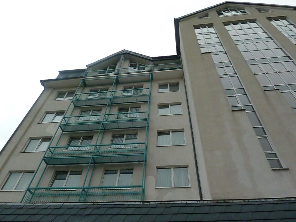 Blick auf das Hotel (Parkplatz) Best Western Ahorn Hotel Oberwiesenthal - Adults only