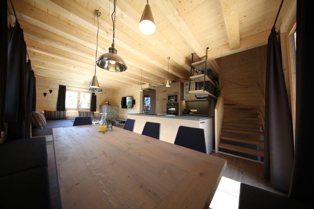 Esstisch Wohnraum Chalet Montana Hochfügen
