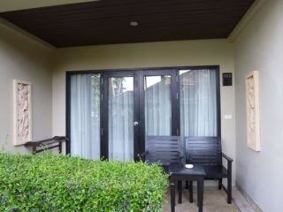 Von außen ist der Zugang zum Zimmer Impiana Resort Chaweng Noi