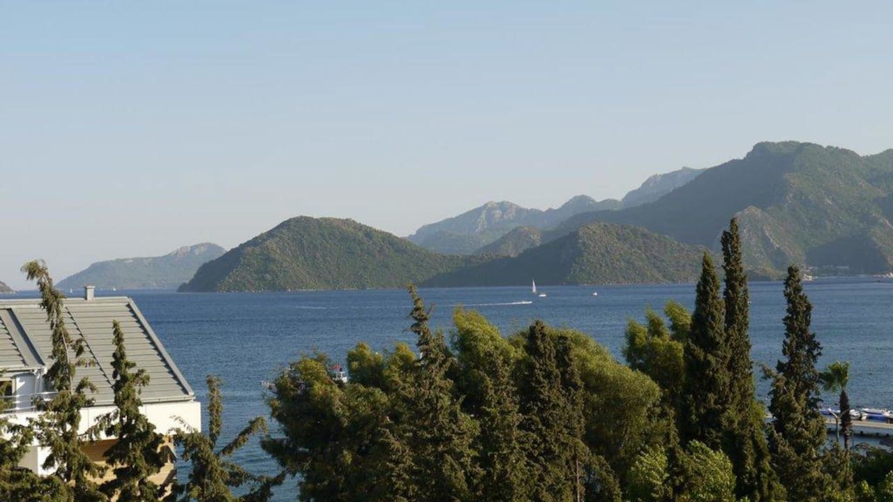 Vom Balkon auf das Meer Kayamaris Hotel