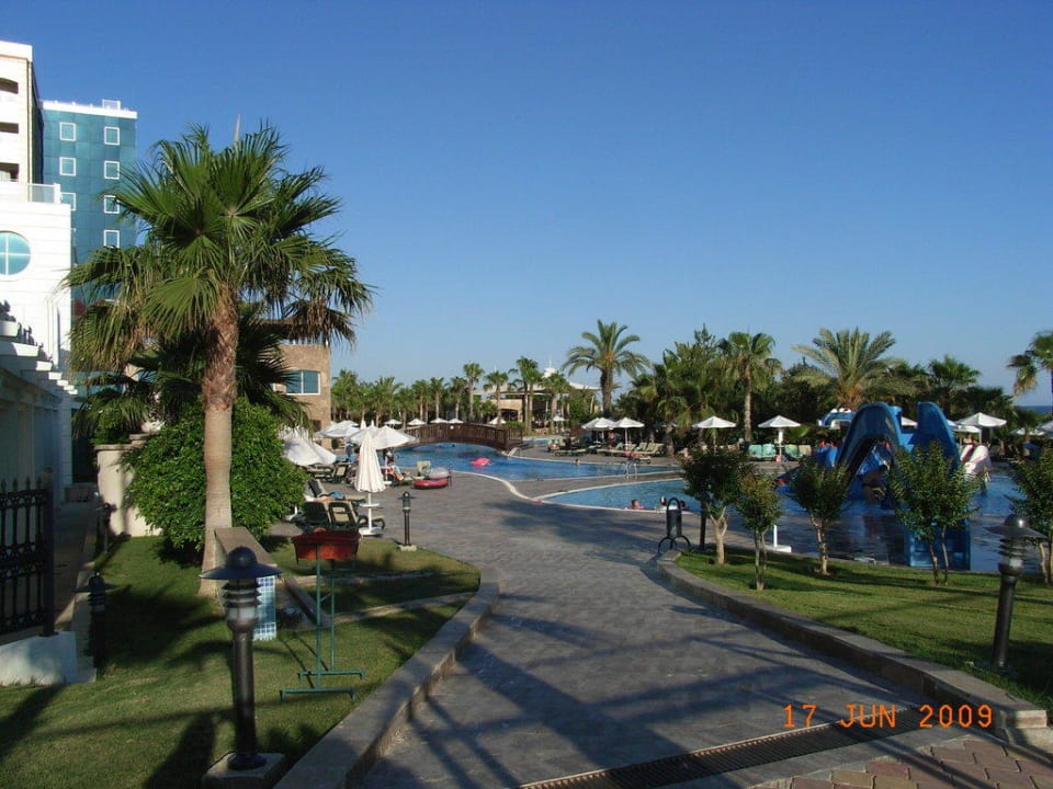 Einer von vielen Pools Kamelya Aishen Club