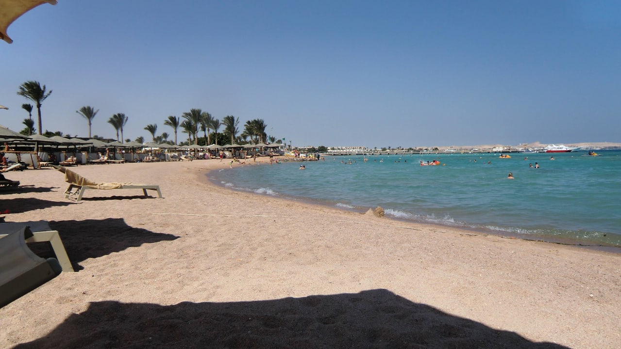 Schöner Strand, leider kein Hausriff Steigenberger Aqua Magic
