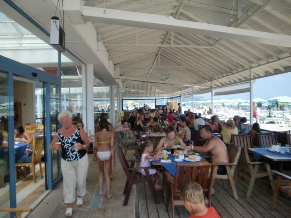 Außenbereich vom Restaurant Hotel Slavuna