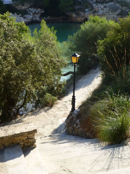 Der Weg zum Strand und die Bucht Village Cala Santanyi