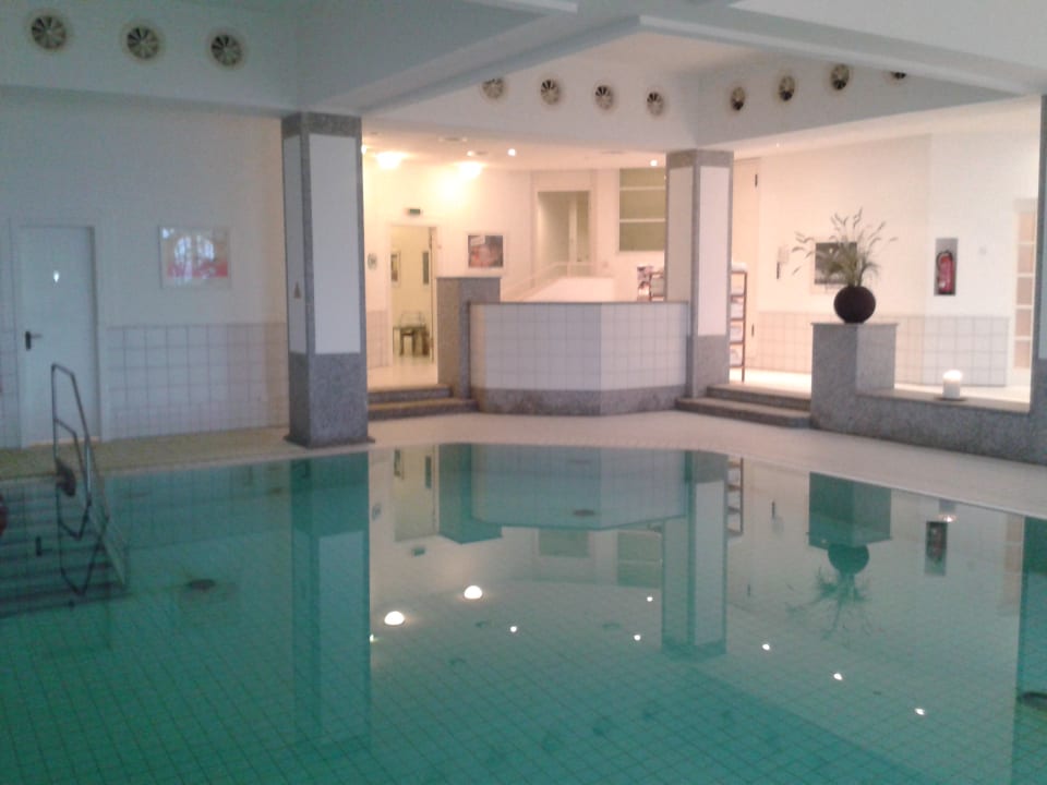 Pool Steigenberger Icon Grandhotel Petersberg