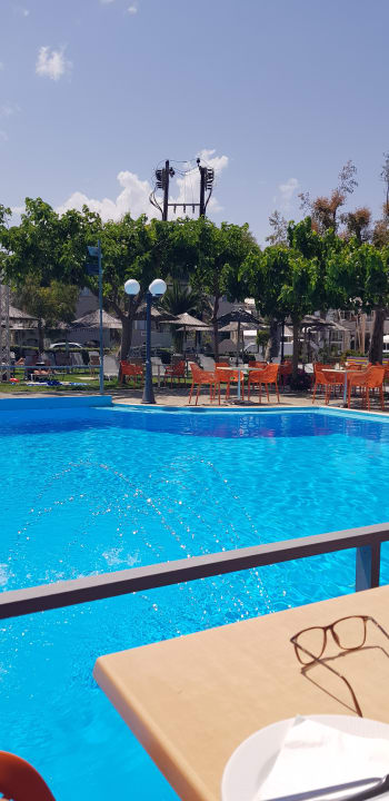 Pool vom Essensbereich Harmony Boutique Resort