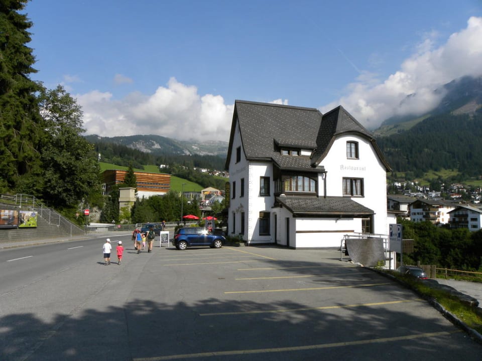 Aussenansicht Hotelino Grischuna
