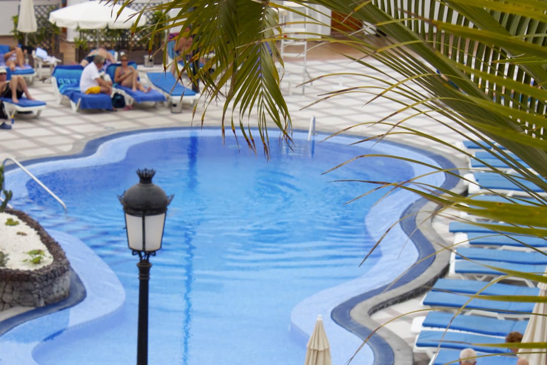 Pool Ona Beverly Hills Suites