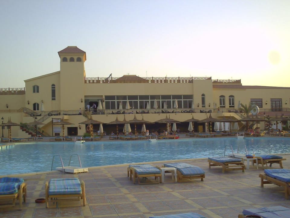 Sicht auf Rezeption/Eingang von der Anlage aus Pickalbatros Dana Beach Resort - Hurghada