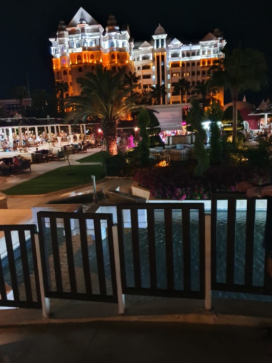 Pool Kamelya Aishen Club