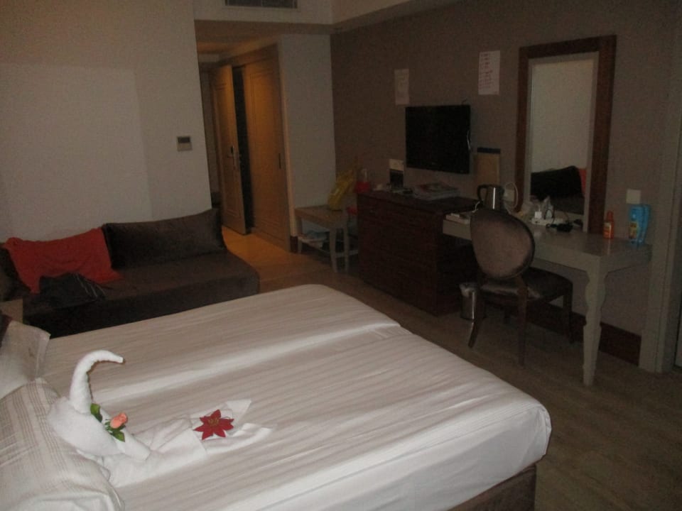 Zimmer Well Palace Side