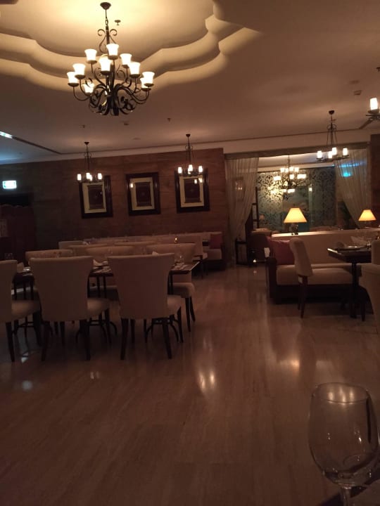 A la Carte Restaurant Hotel Danat Jebel Dhanna Resort