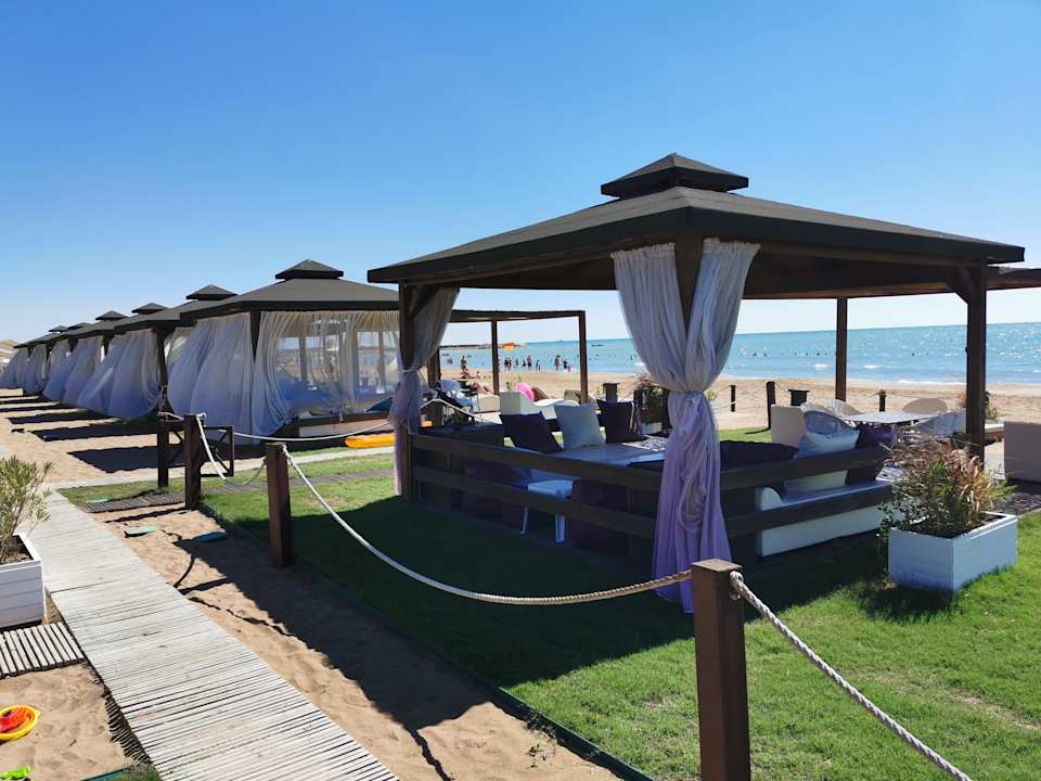 Strand Kamelya Aishen Club