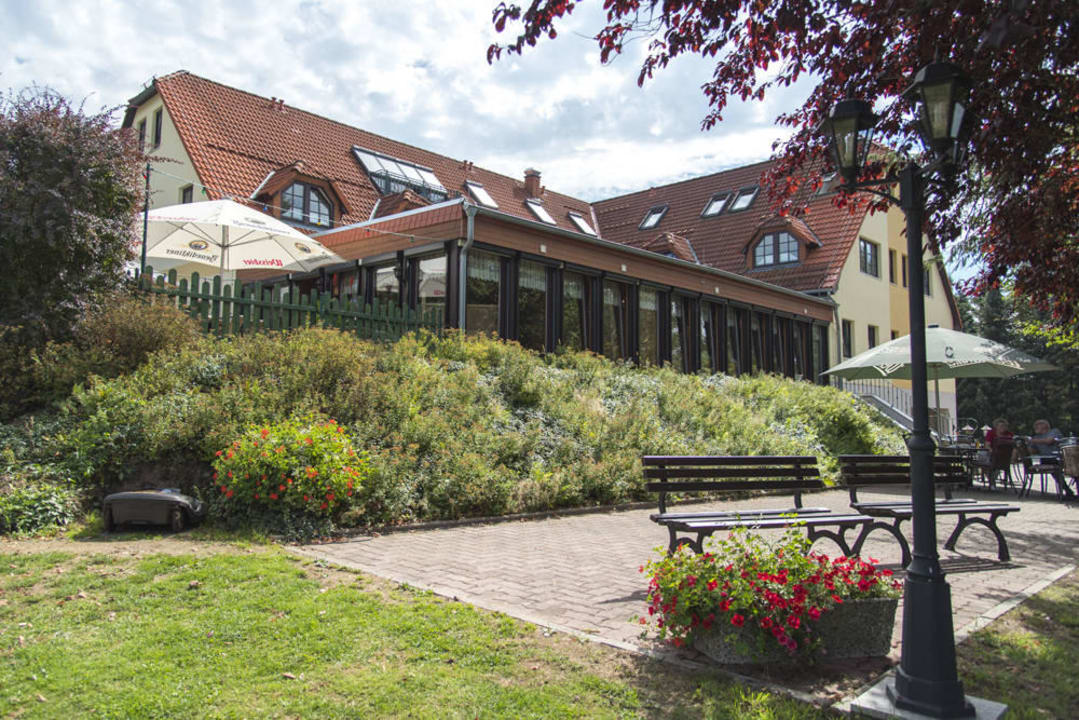 &quot;Blick aus dem Garten&quot; Landhotel Waldblick (Pulsnitz