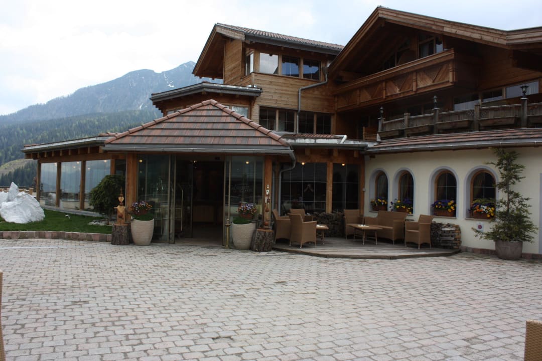 Ebene 3, Eingang mit Terrasse Panorama Resort Taljörgele