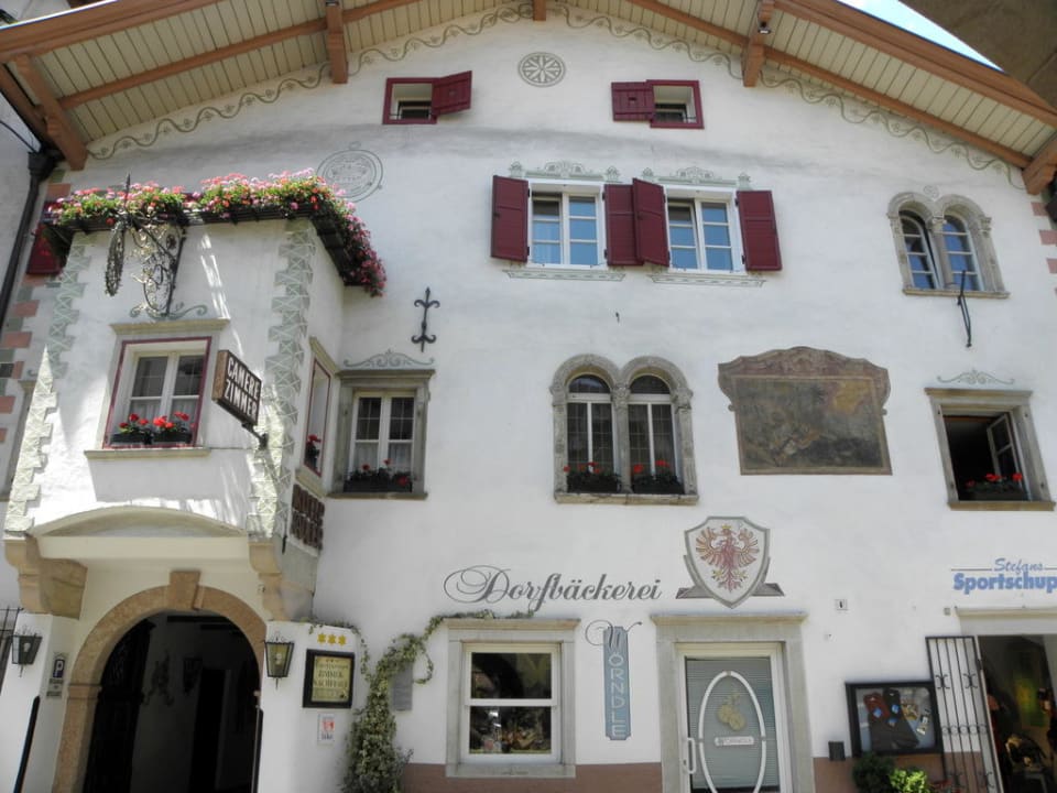 Vorderfront Frühstückspension Roter Adler