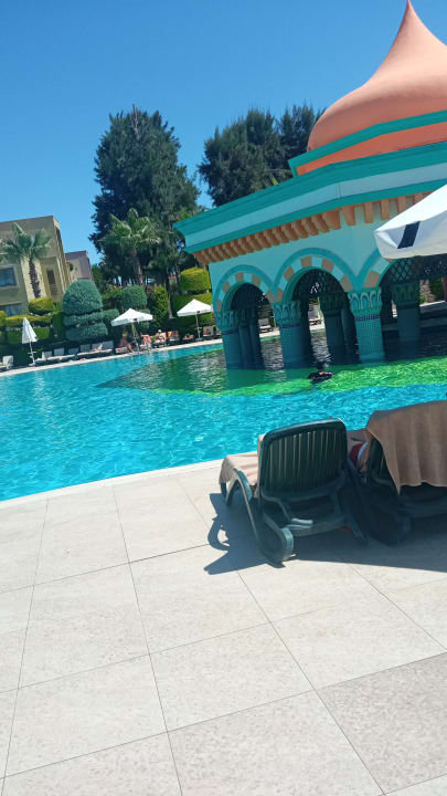 Pool Kamelya Aishen Club