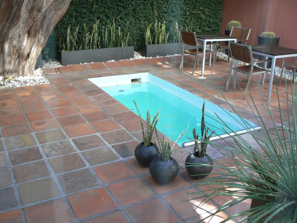 Der niedliche Pool im Hof Hotel Cactusberry Lodge