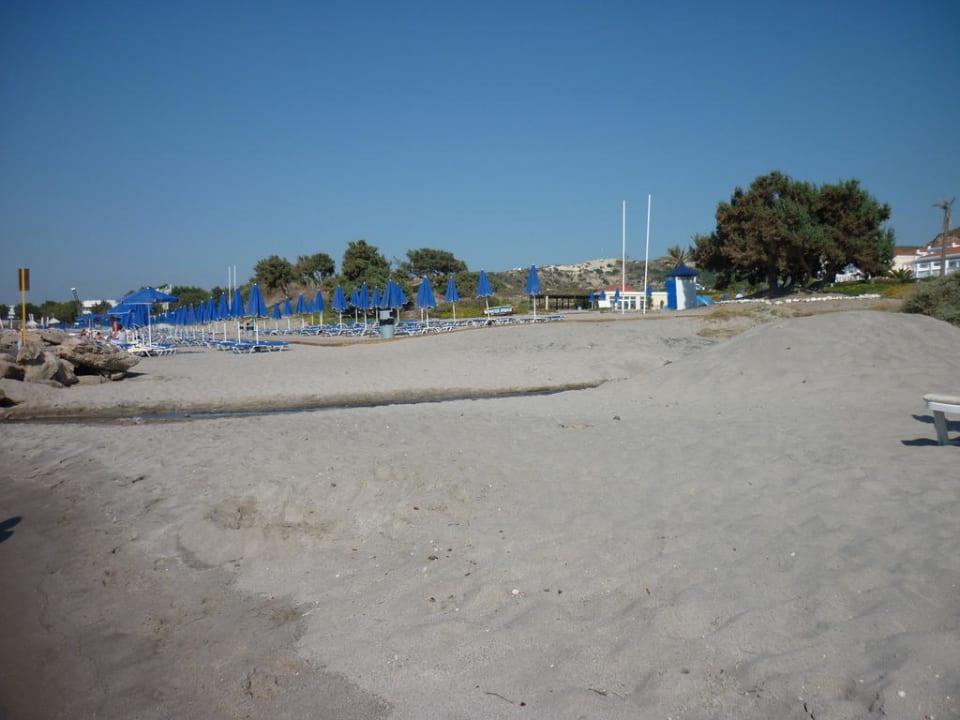 Sauberer Sandstrand Porto Bello Beach