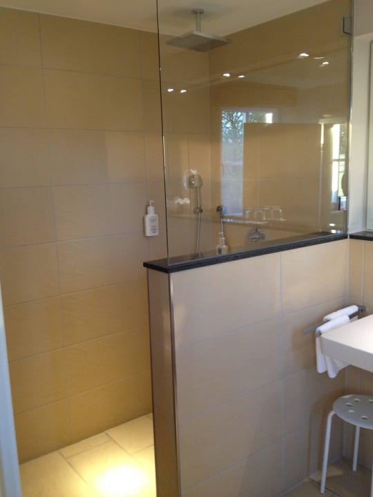 Die Dusche  Tiemann's Hotel