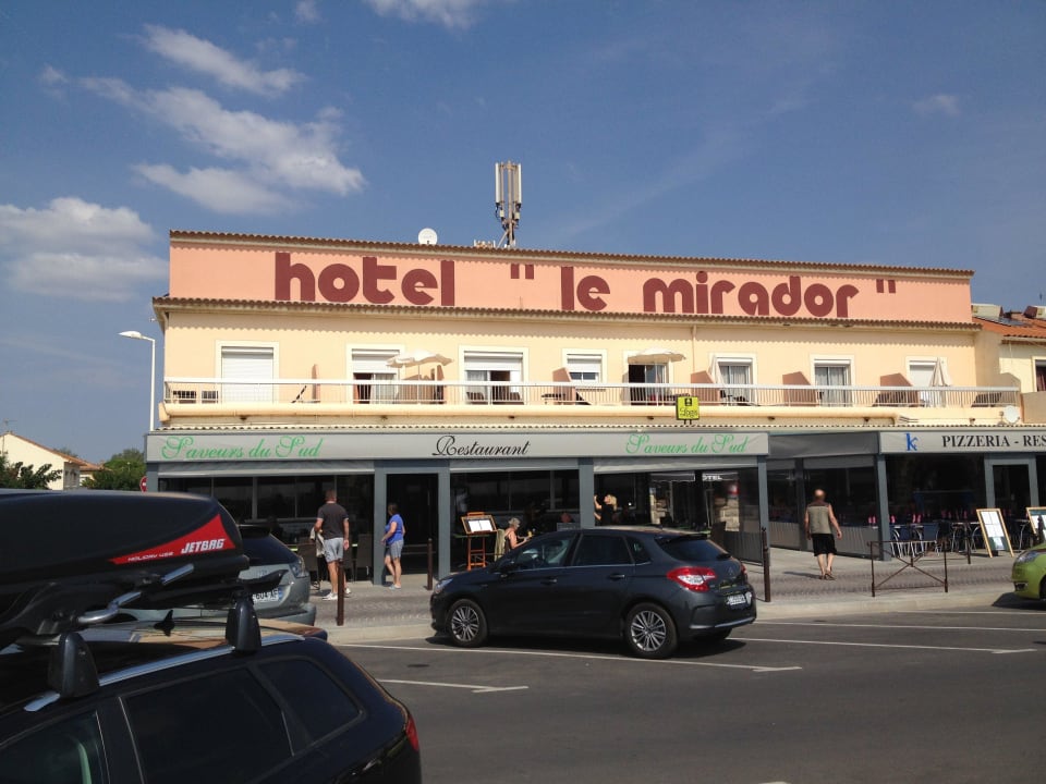 Genügend Parkplätze Hôtel Le Mirador