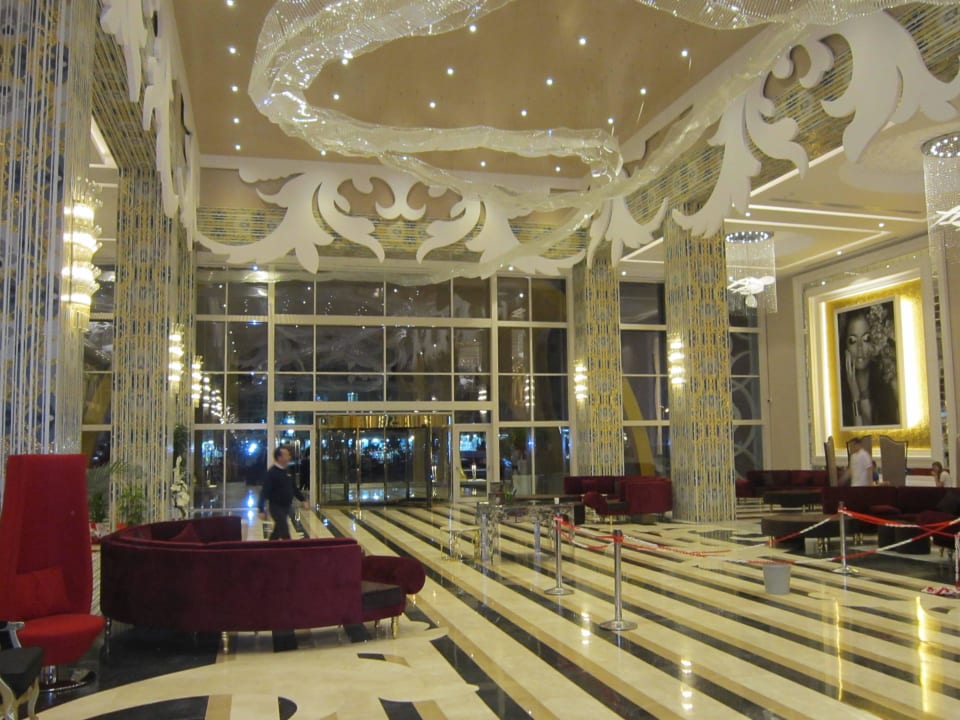 Tolle Lobbyansicht Azura Deluxe Resort & Spa Hotel
