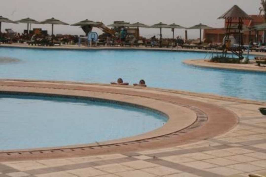 Basen główny Hotel Hauza Beach Resort