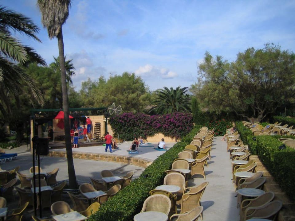 Poolbar und Bühne PortBlue Club Pollentia Resort & Spa