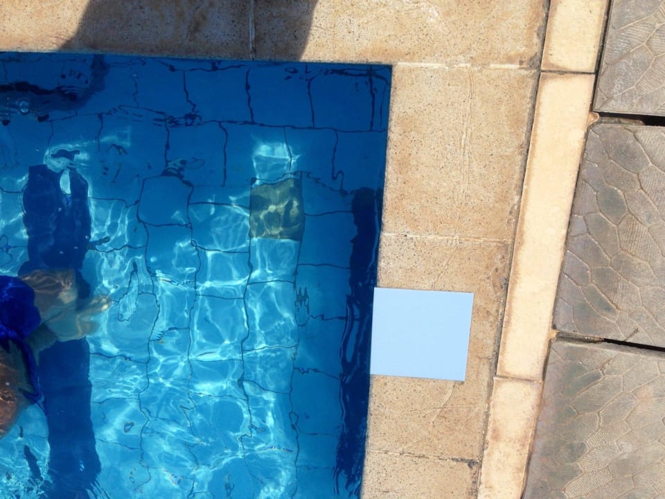 Fehlende bzw lose Fliese im Pool Marianna Palace Hotel