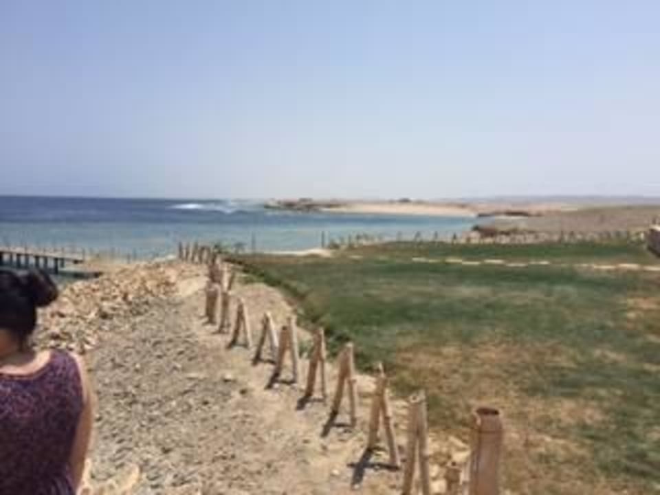 Weg zum Steg Rohanou Beach Resort