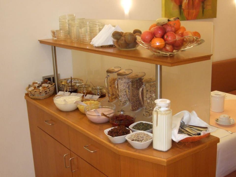 Frühstücksbuffet - Müsli und Obst Hotel Müller