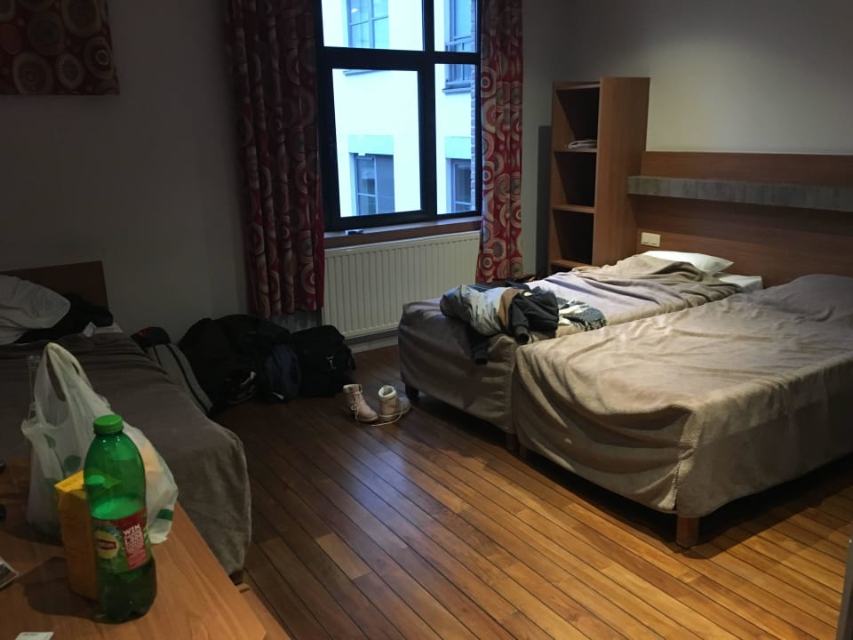 3-Bett-Zimmer Sleep Well Youth Hostel