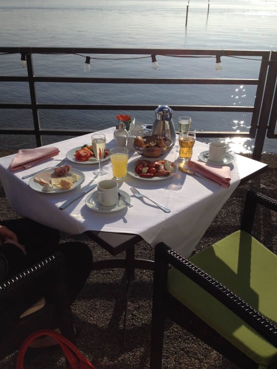 Frühstück direkt am Bodensee Steigenberger Inselhotel