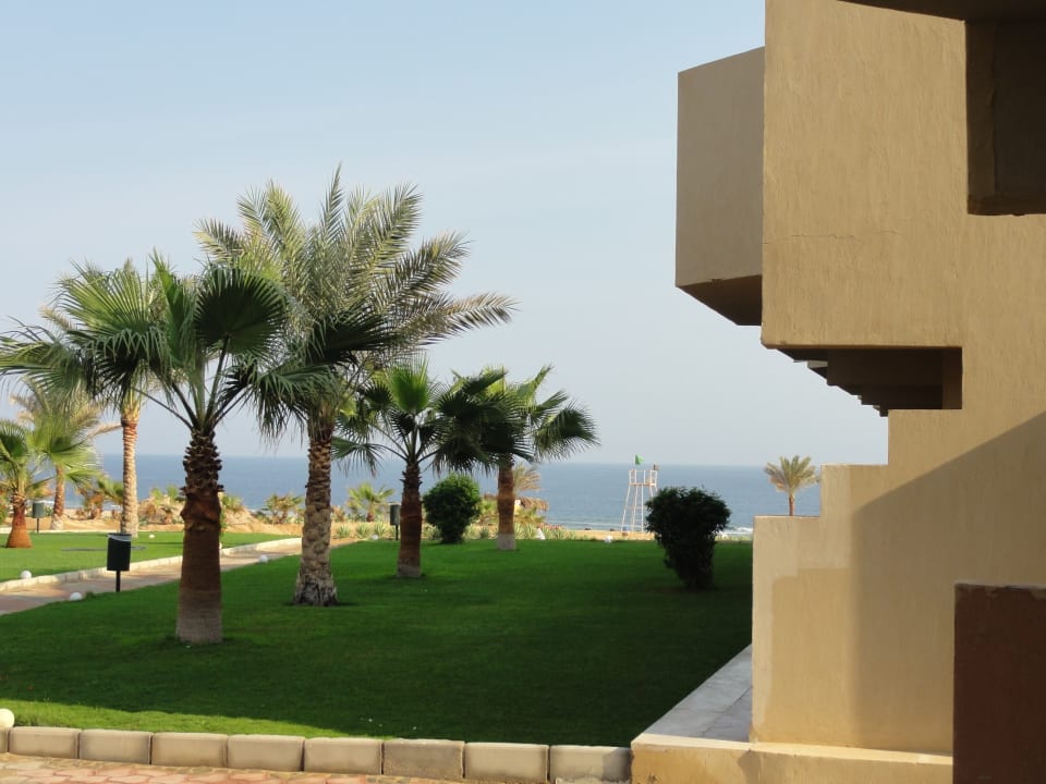 Seitlicher Meerblick aus unserem Zimmer  Three Corners Sea Beach Resort